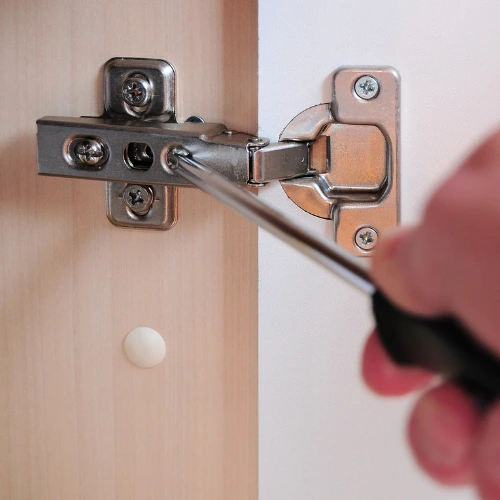 hinges-setting